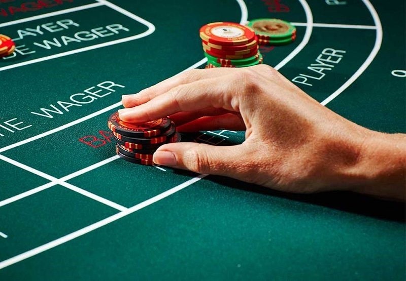 Phương pháp này là biến thể phổ biến nhất của biến thể gấp thếp baccarat